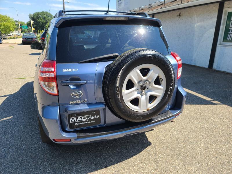 Toyota RAV4 AWD 4dr LE (Natl) 2011