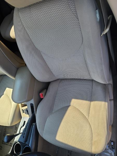 Toyota RAV4 AWD 4dr LE (Natl) 2011