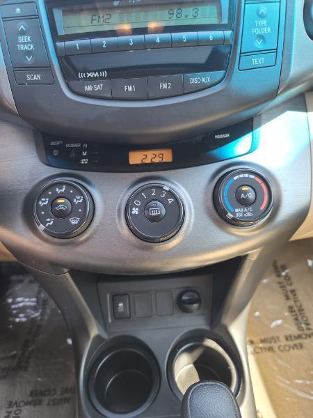 Toyota RAV4 AWD 4dr LE (Natl) 2011