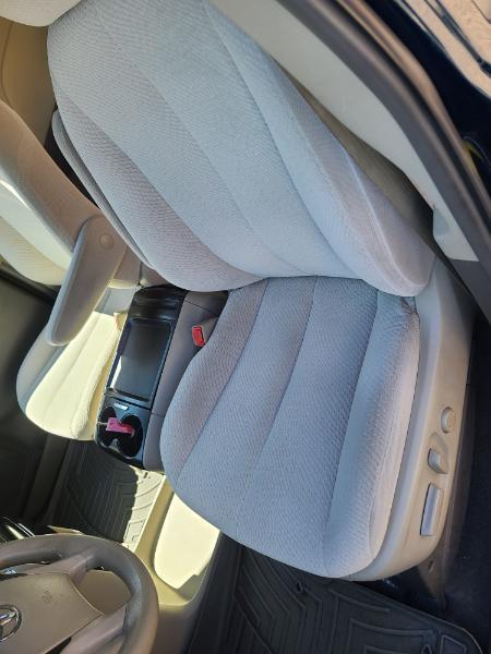Toyota Sienna LE 8-Pass V6 2011