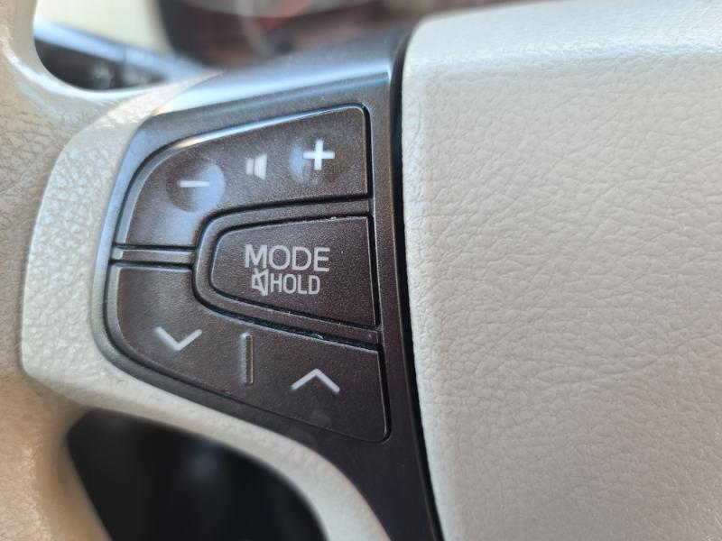 Toyota Sienna LE 8-Pass V6 2011