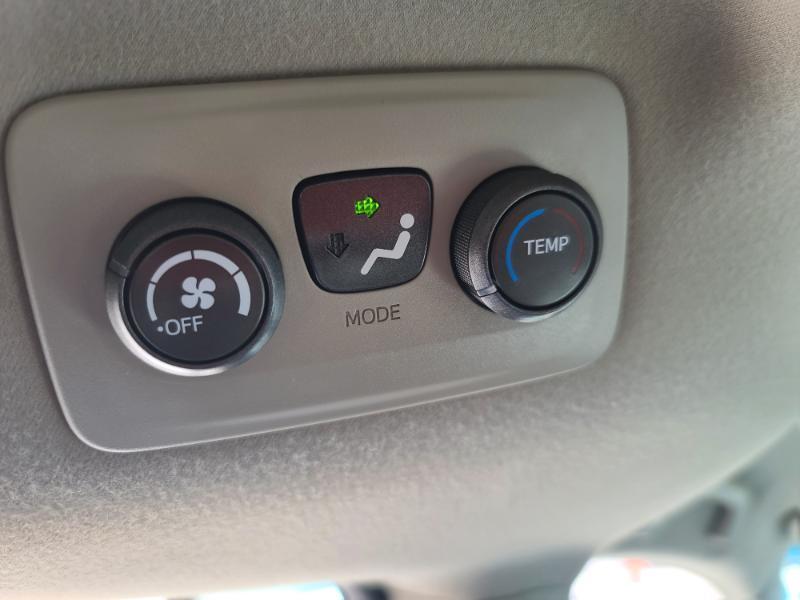 Toyota Sienna LE 8-Pass V6 2011