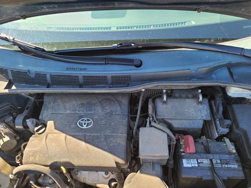 Toyota Sienna LE 8-Pass V6 2011
