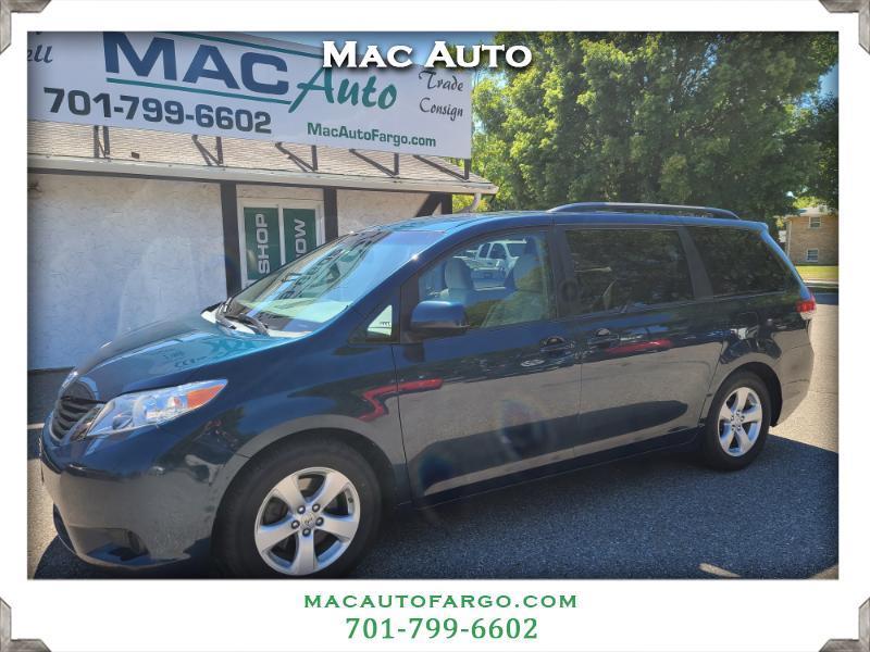 Toyota Sienna LE 8-Pass V6 2011
