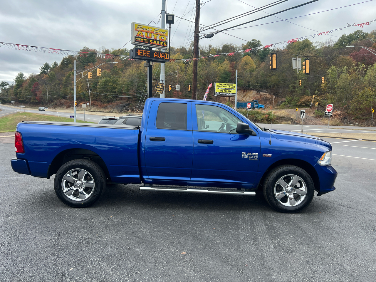 RAM 1500 Classic Tradesman Quad Cab 4WD 2019 RAM 1500 Classic Tradesman Quad Cab 4WD 2019