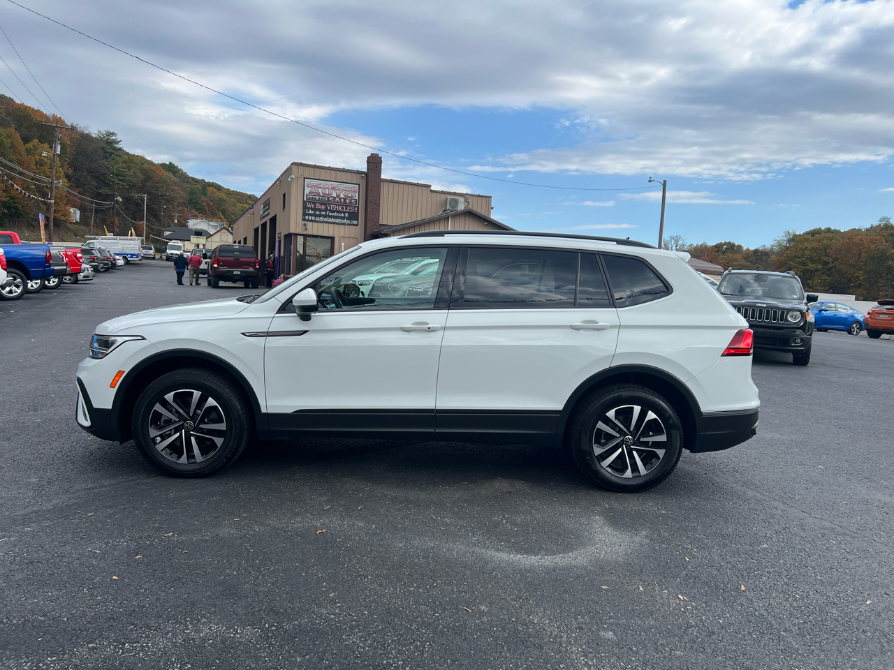2022 Volkswagen Tiguan S photo 2