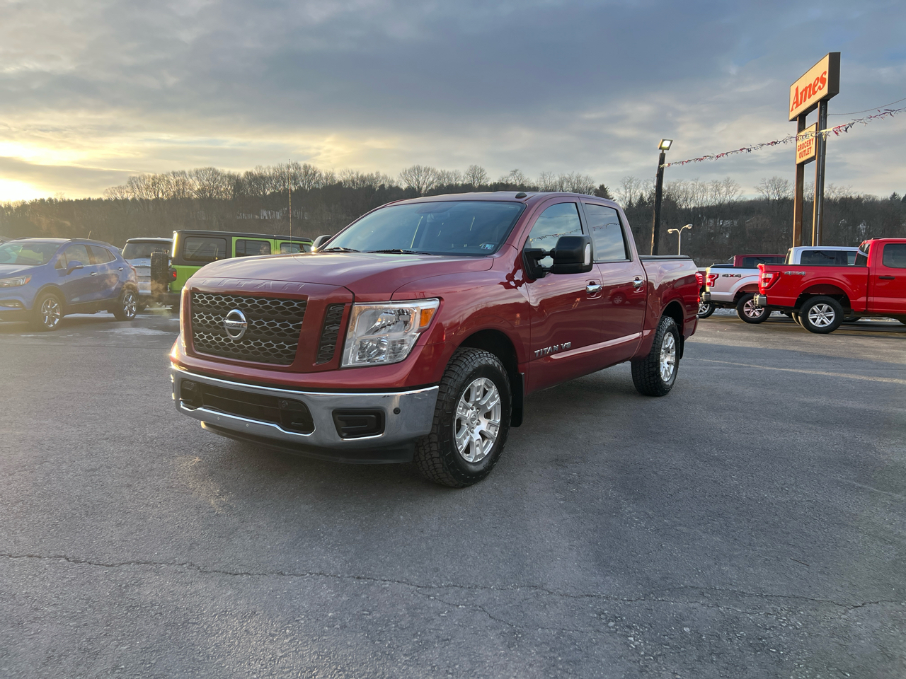 Nissan Titan 4WD Crew Cab SWB SV 2019