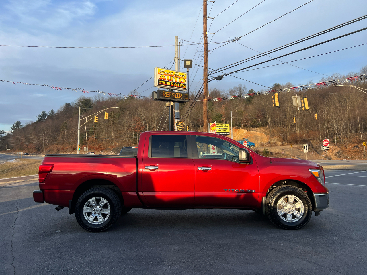 Nissan Titan 4WD Crew Cab SWB SV 2019