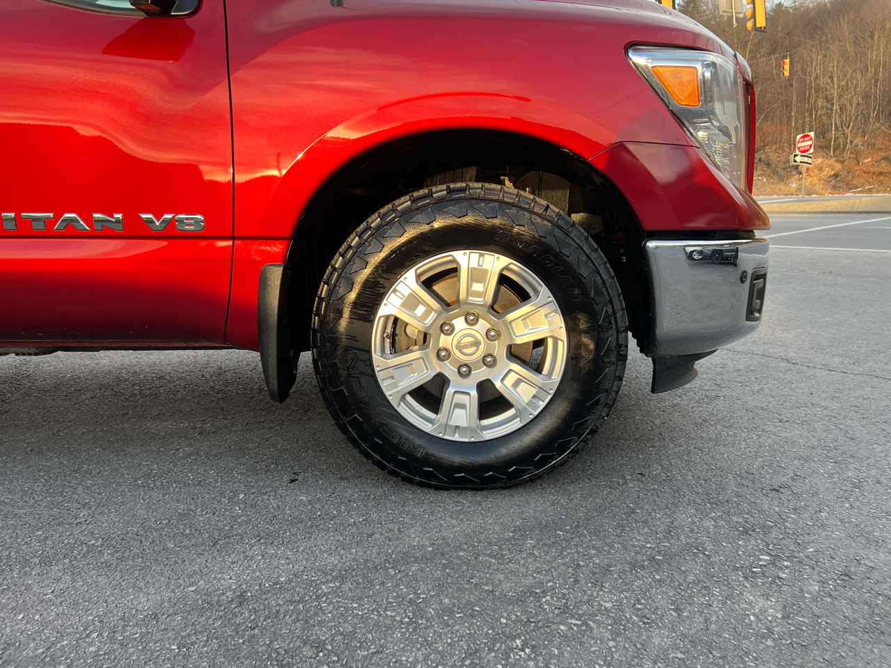 Nissan Titan 4WD Crew Cab SWB SV 2019