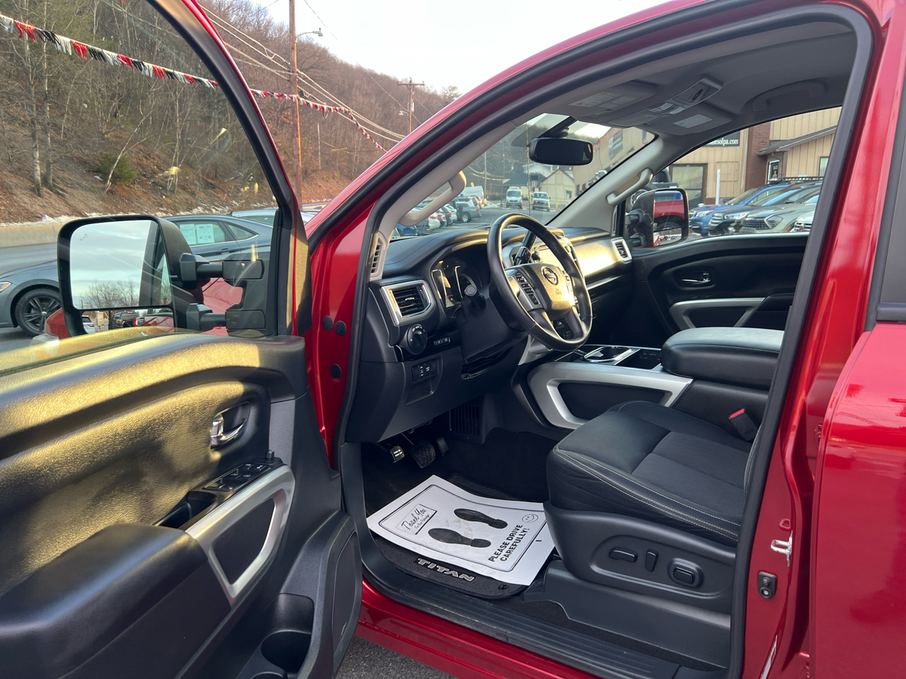 Nissan Titan 4WD Crew Cab SWB SV 2019