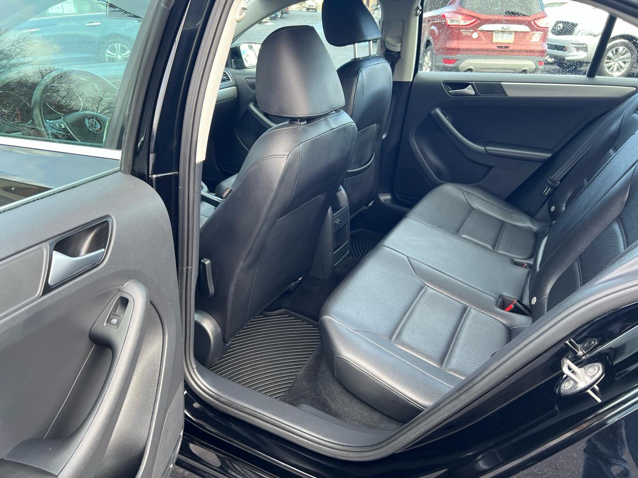 Volkswagen Jetta 1.4T SE 6A 2017