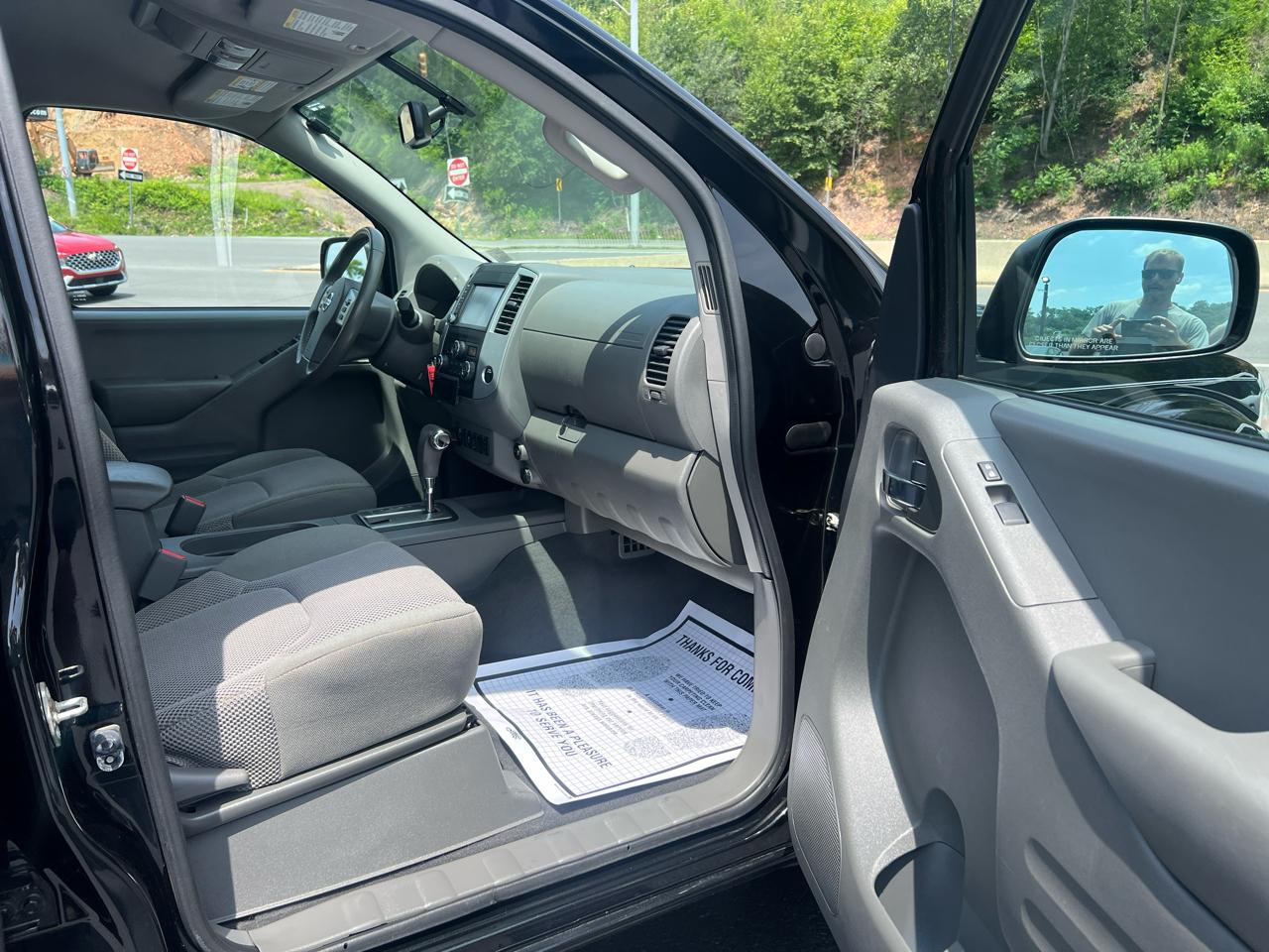 Nissan Frontier SV Crew Cab 5AT 4WD 2019