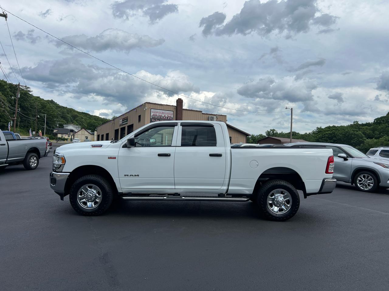 RAM 2500 Tradesman Crew Cab SWB 4WD 2022