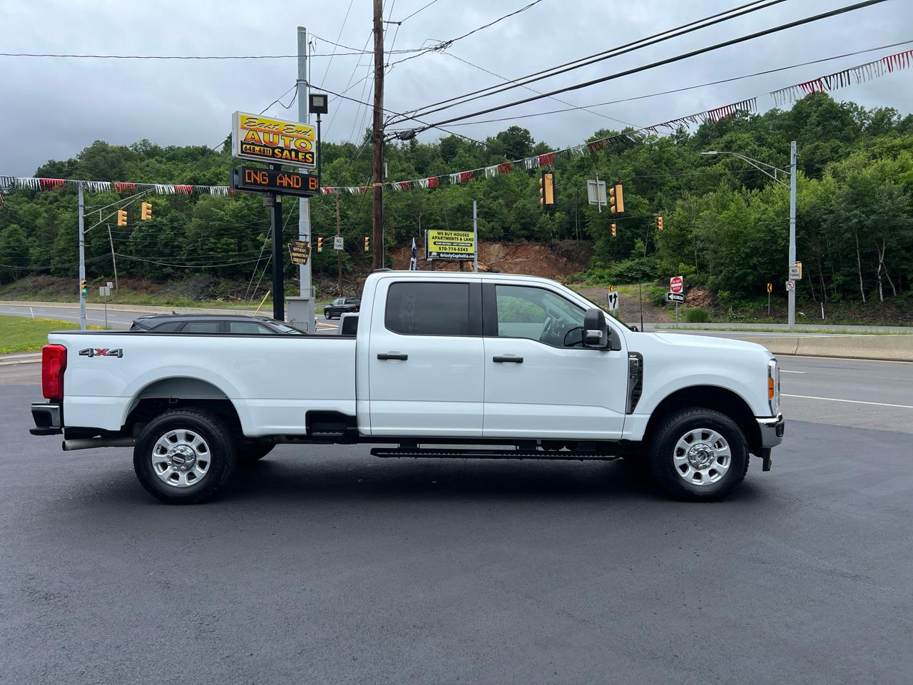 Ford F-250 SD XLT Crew Cab 4WD 2023