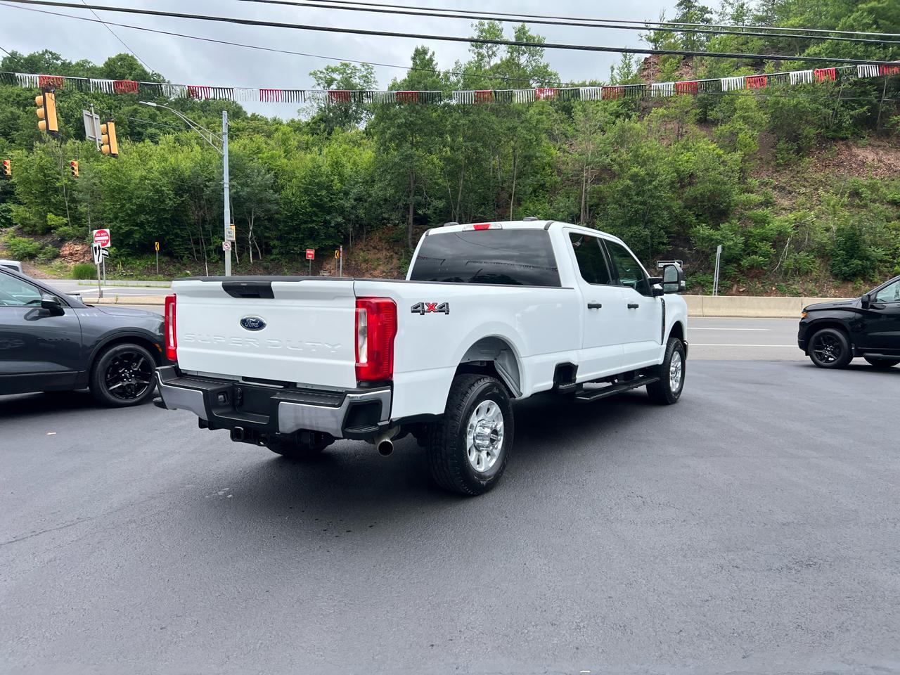 Ford F-250 SD XLT Crew Cab 4WD 2023