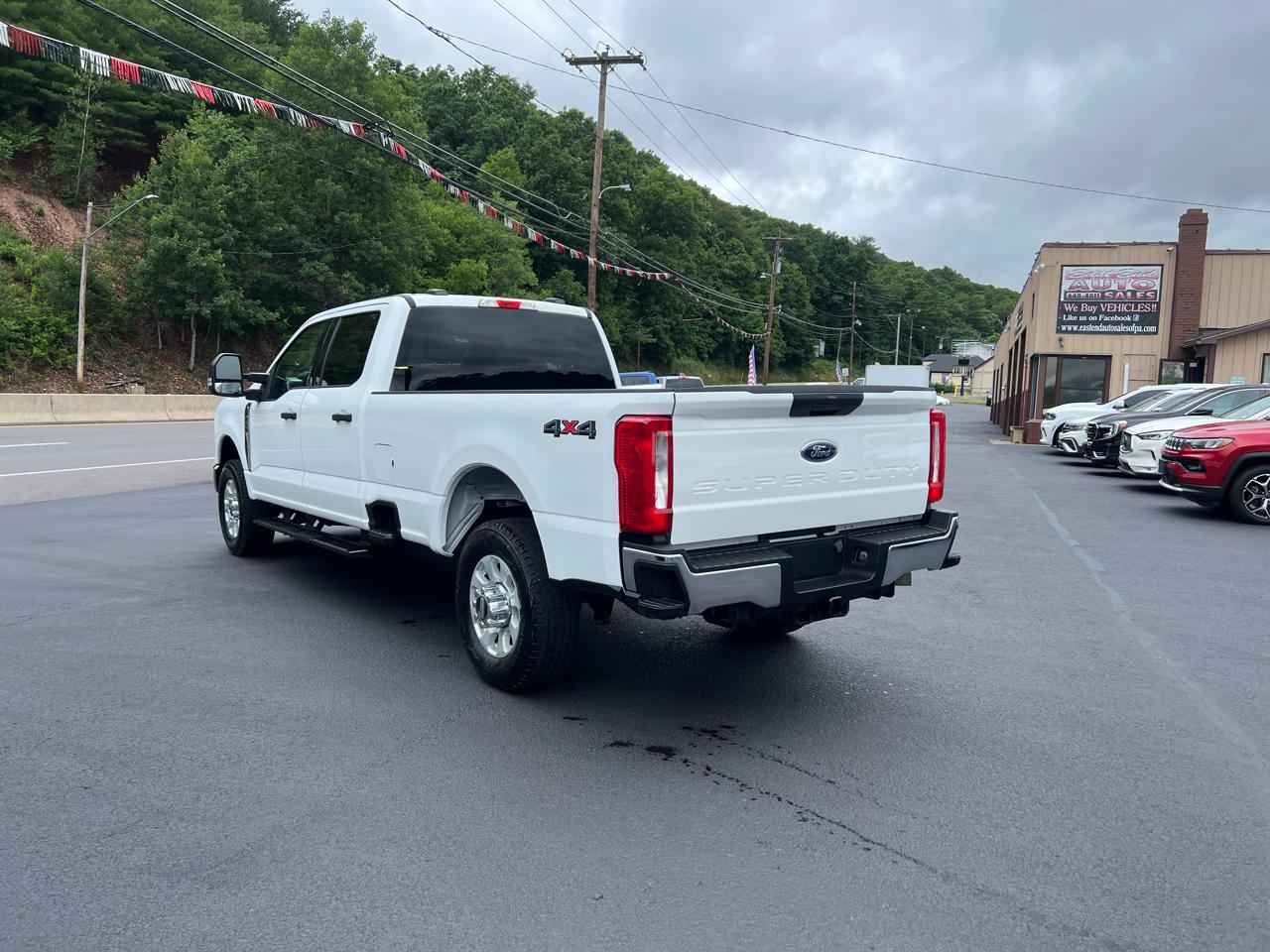 Ford F-250 SD XLT Crew Cab 4WD 2023
