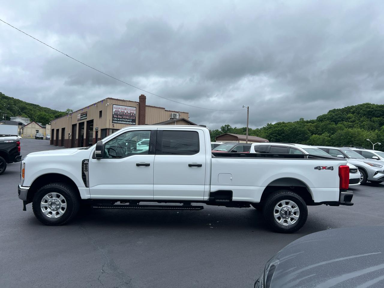 Ford F-250 SD XLT Crew Cab 4WD 2023