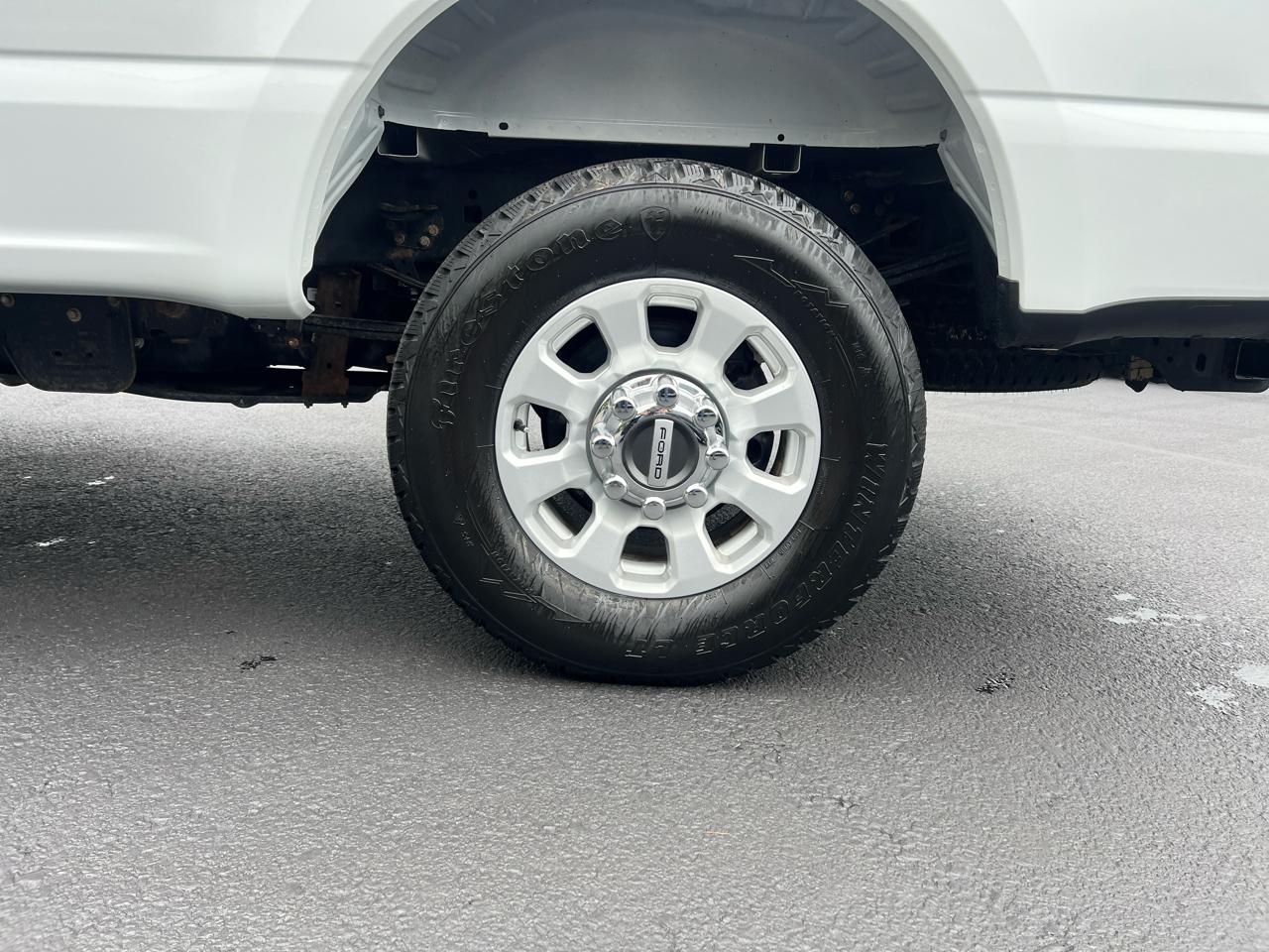 Ford F-250 SD XLT Crew Cab 4WD 2023