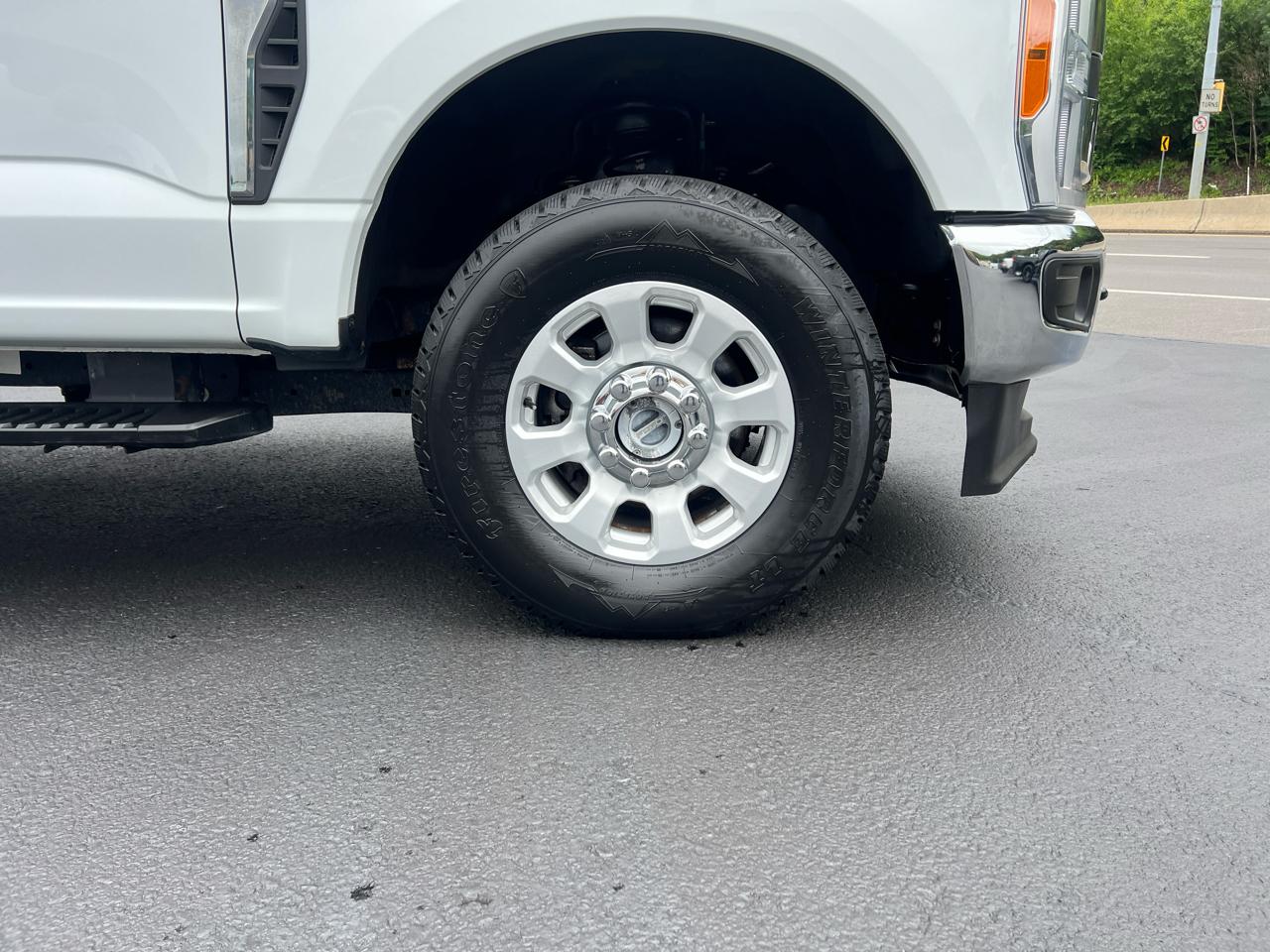 Ford F-250 SD XLT Crew Cab 4WD 2023