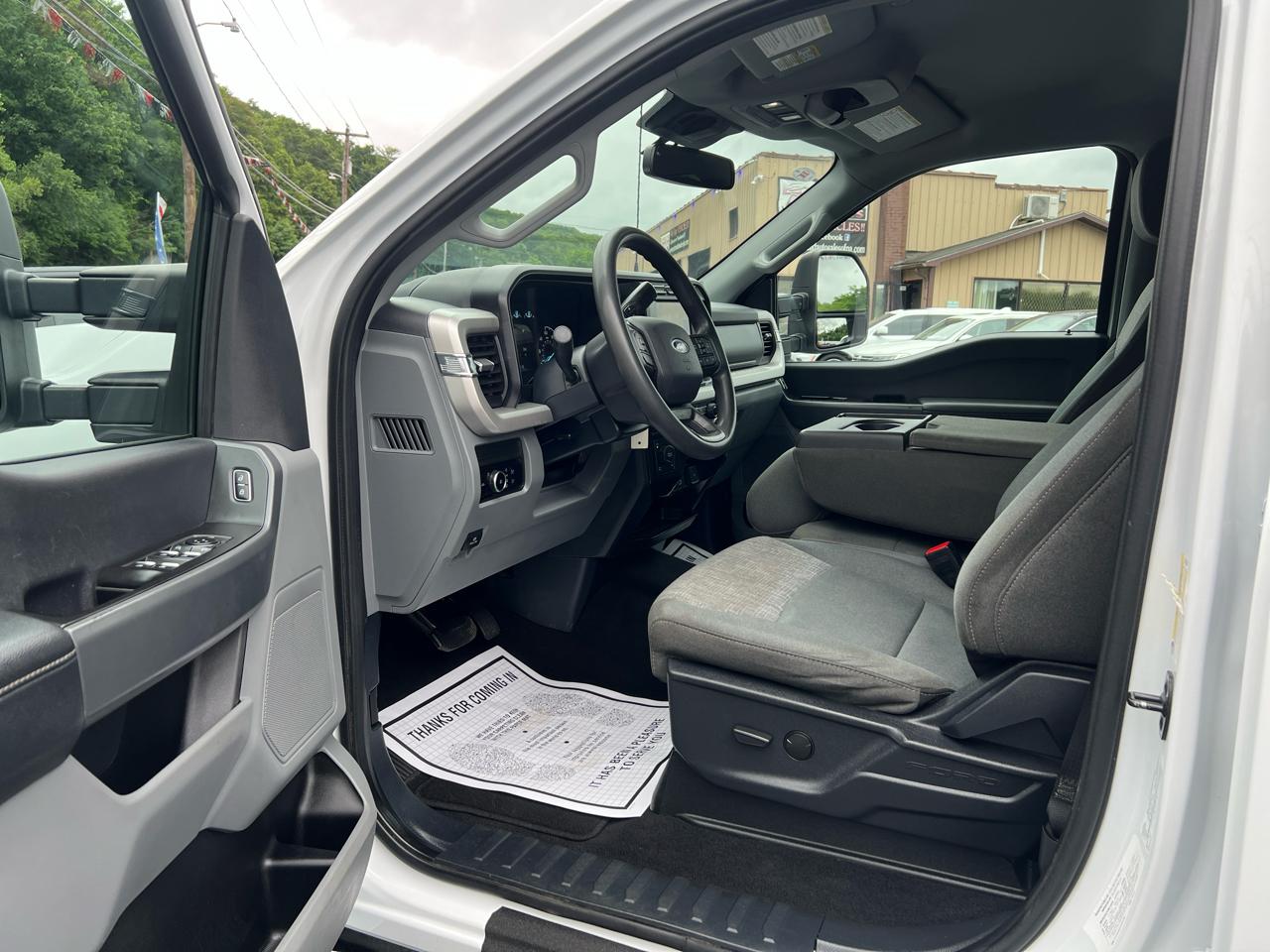 Ford F-250 SD XLT Crew Cab 4WD 2023
