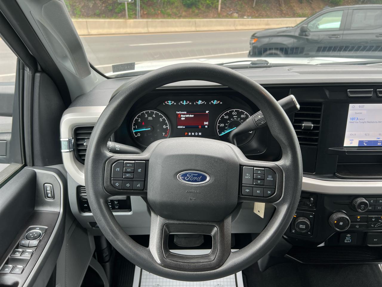 Ford F-250 SD XLT Crew Cab 4WD 2023