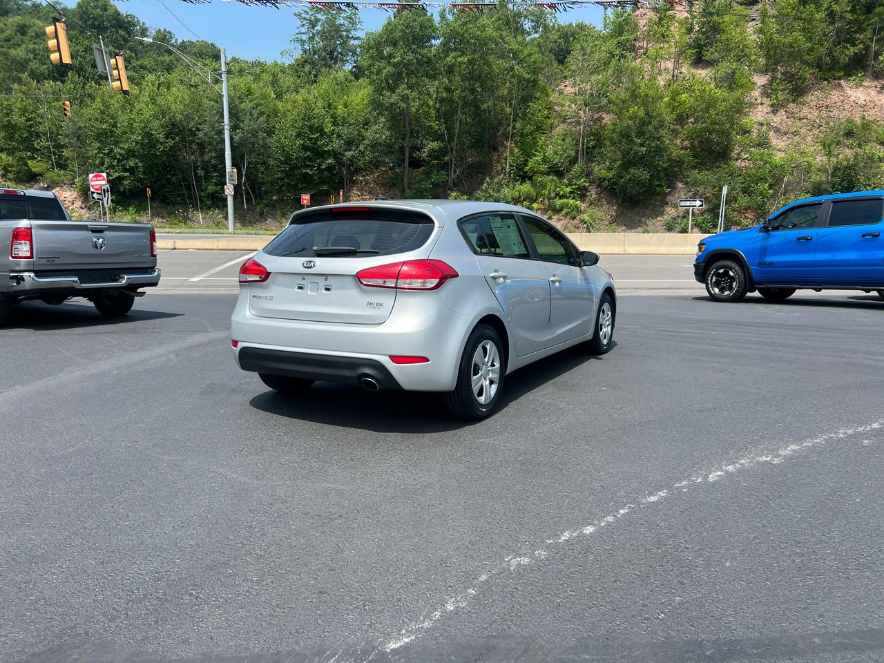 Kia Forte 5-Door LX 2017