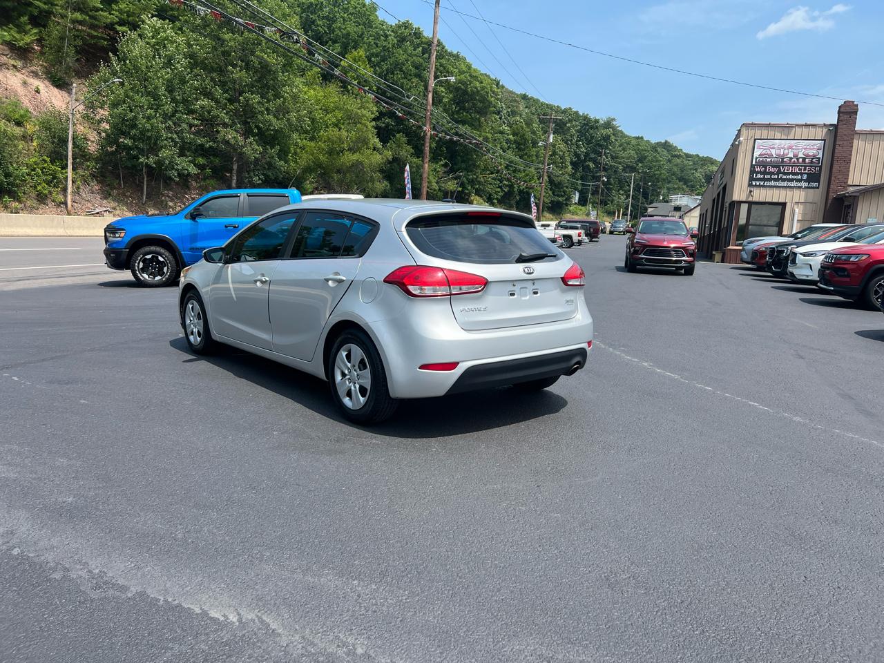 Kia Forte 5-Door LX 2017