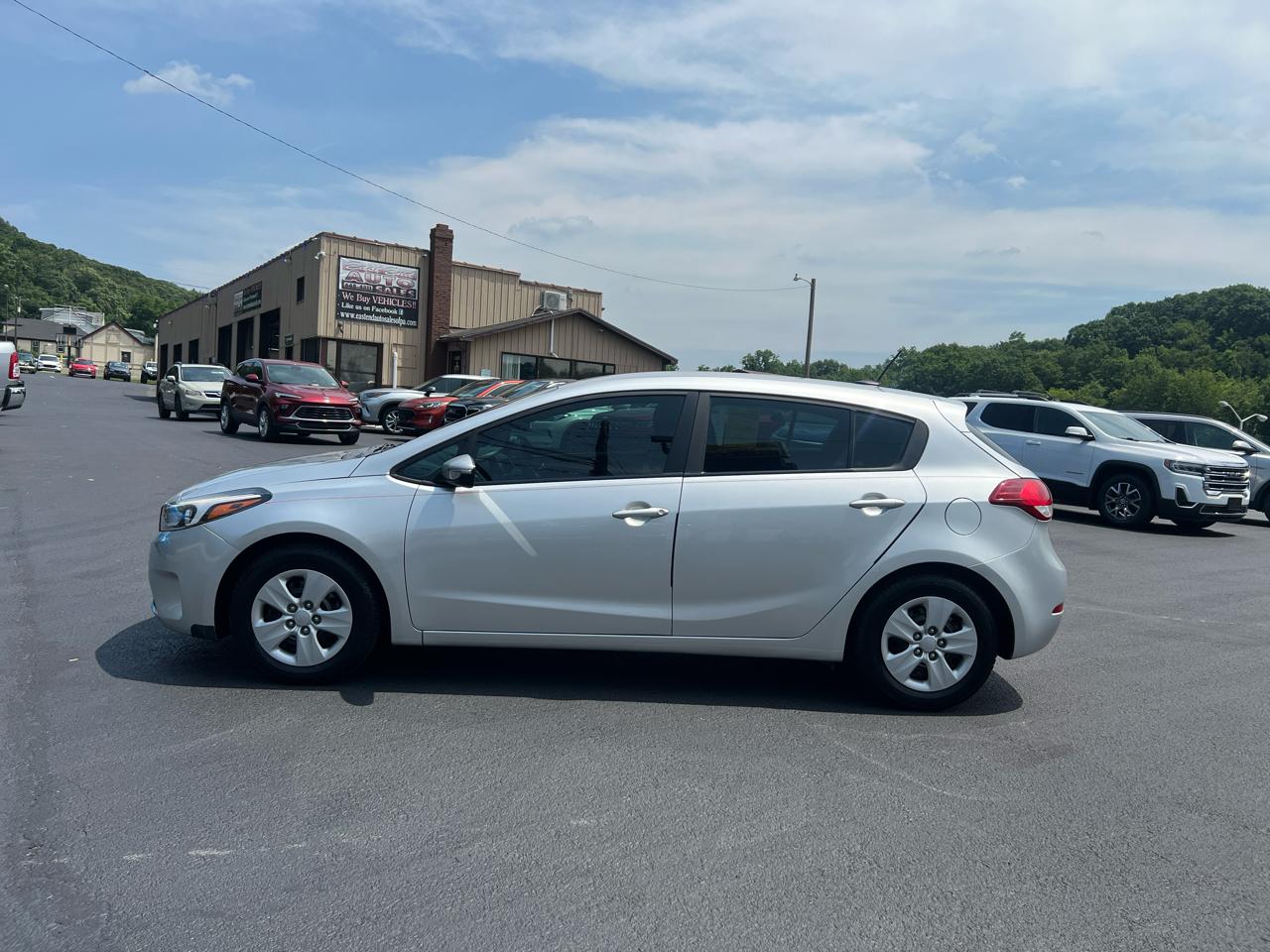 Kia Forte 5-Door LX 2017