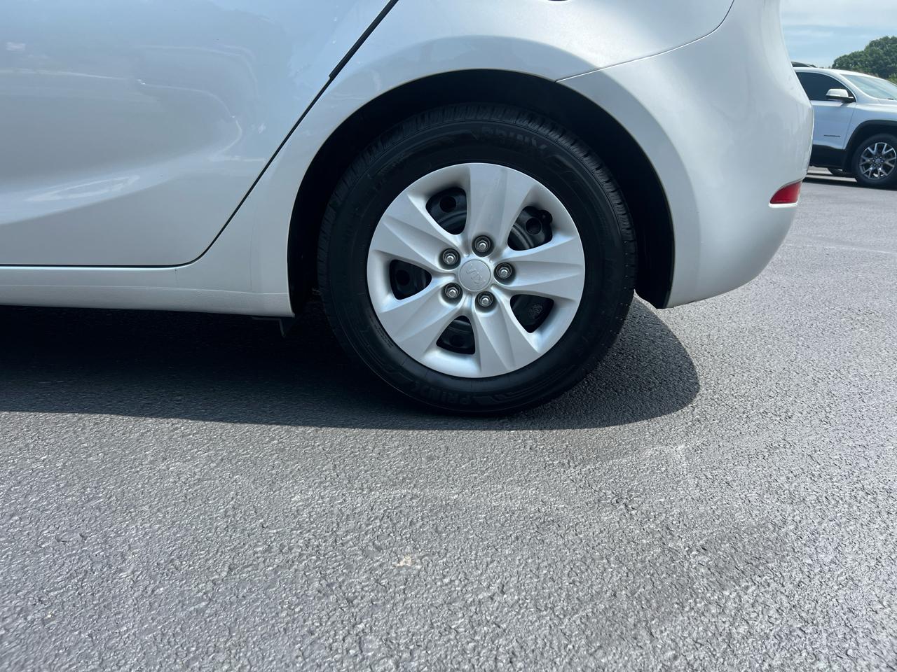 Kia Forte 5-Door LX 2017