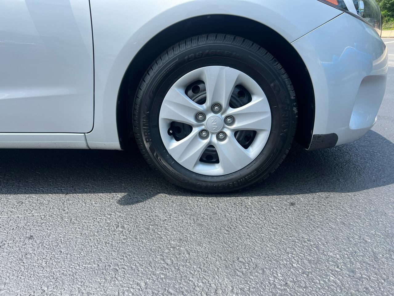 Kia Forte 5-Door LX 2017