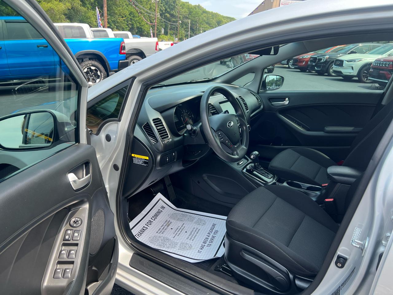 Kia Forte 5-Door LX 2017