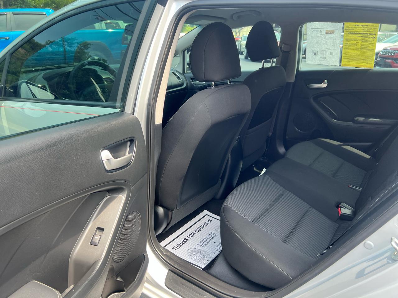 Kia Forte 5-Door LX 2017