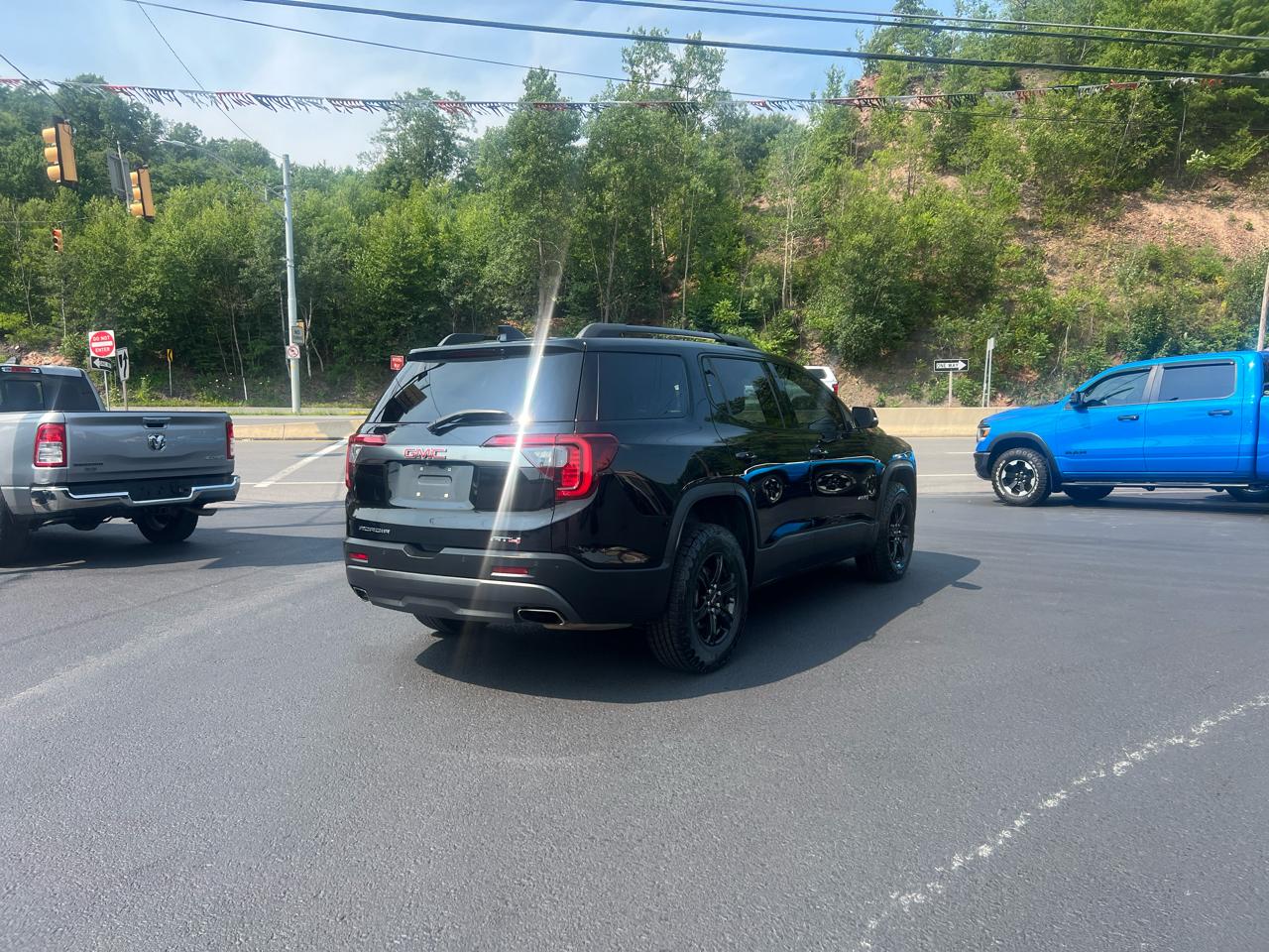 GMC Acadia AWD 4dr AT4 2022