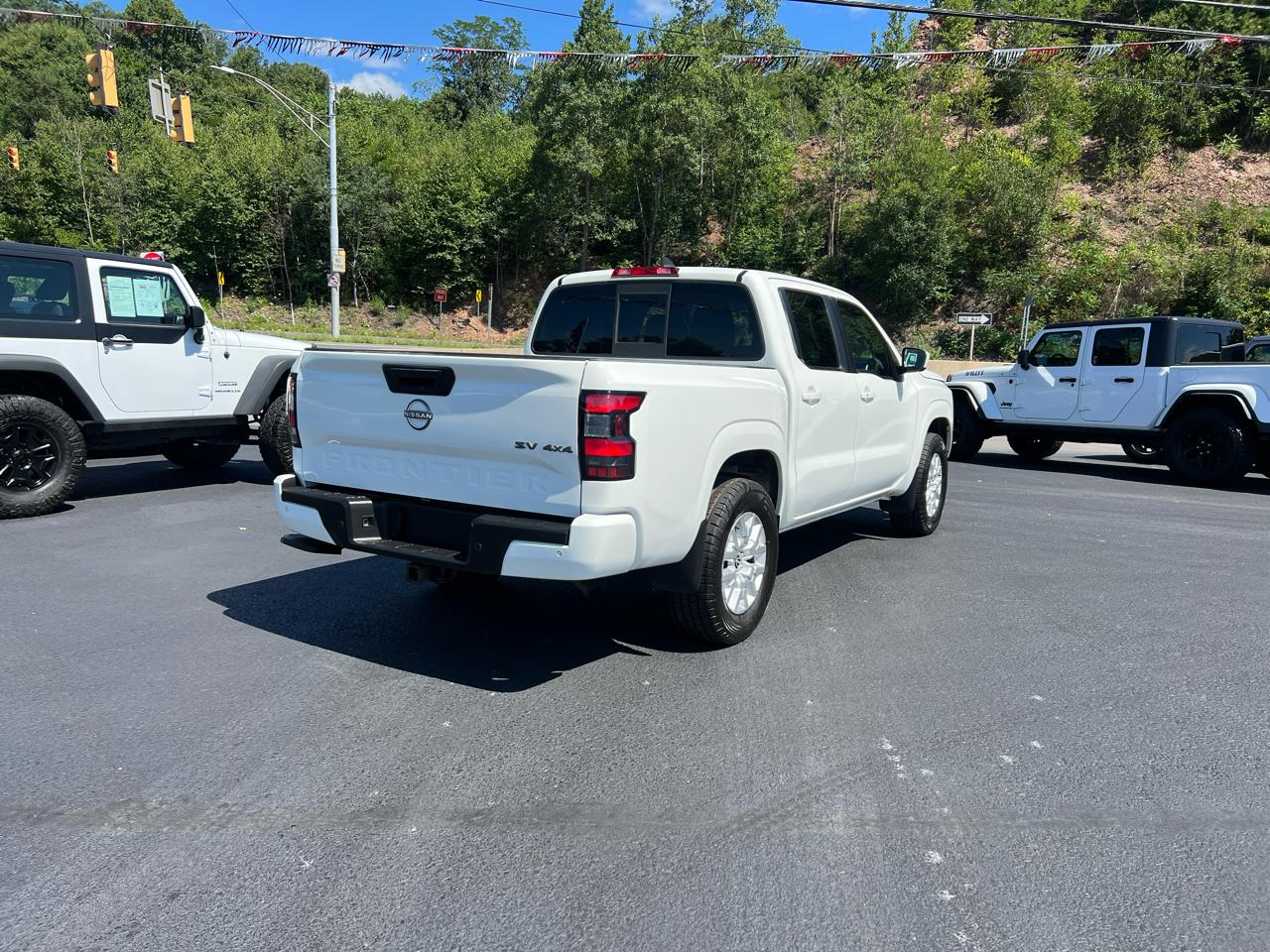 Nissan Frontier SV Crew Cab 4WD 2022