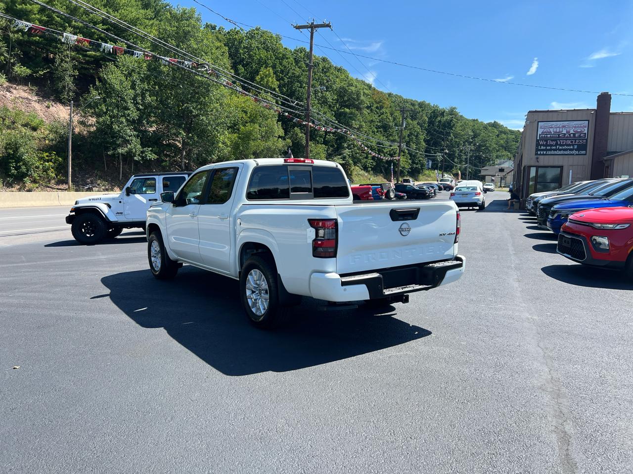 Nissan Frontier SV Crew Cab 4WD 2022