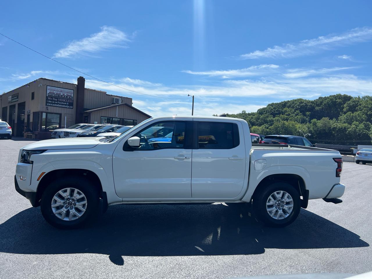 Nissan Frontier SV Crew Cab 4WD 2022