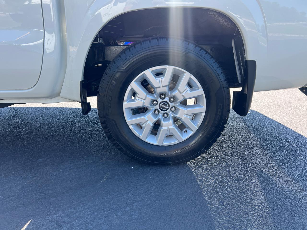 Nissan Frontier SV Crew Cab 4WD 2022