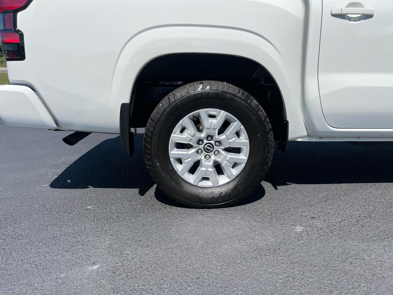 Nissan Frontier SV Crew Cab 4WD 2022