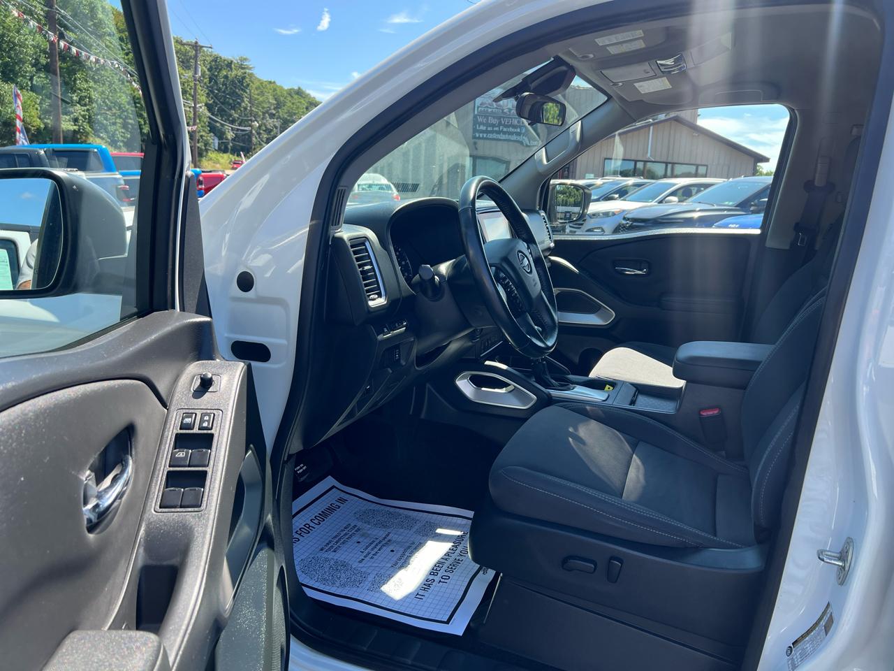 Nissan Frontier SV Crew Cab 4WD 2022