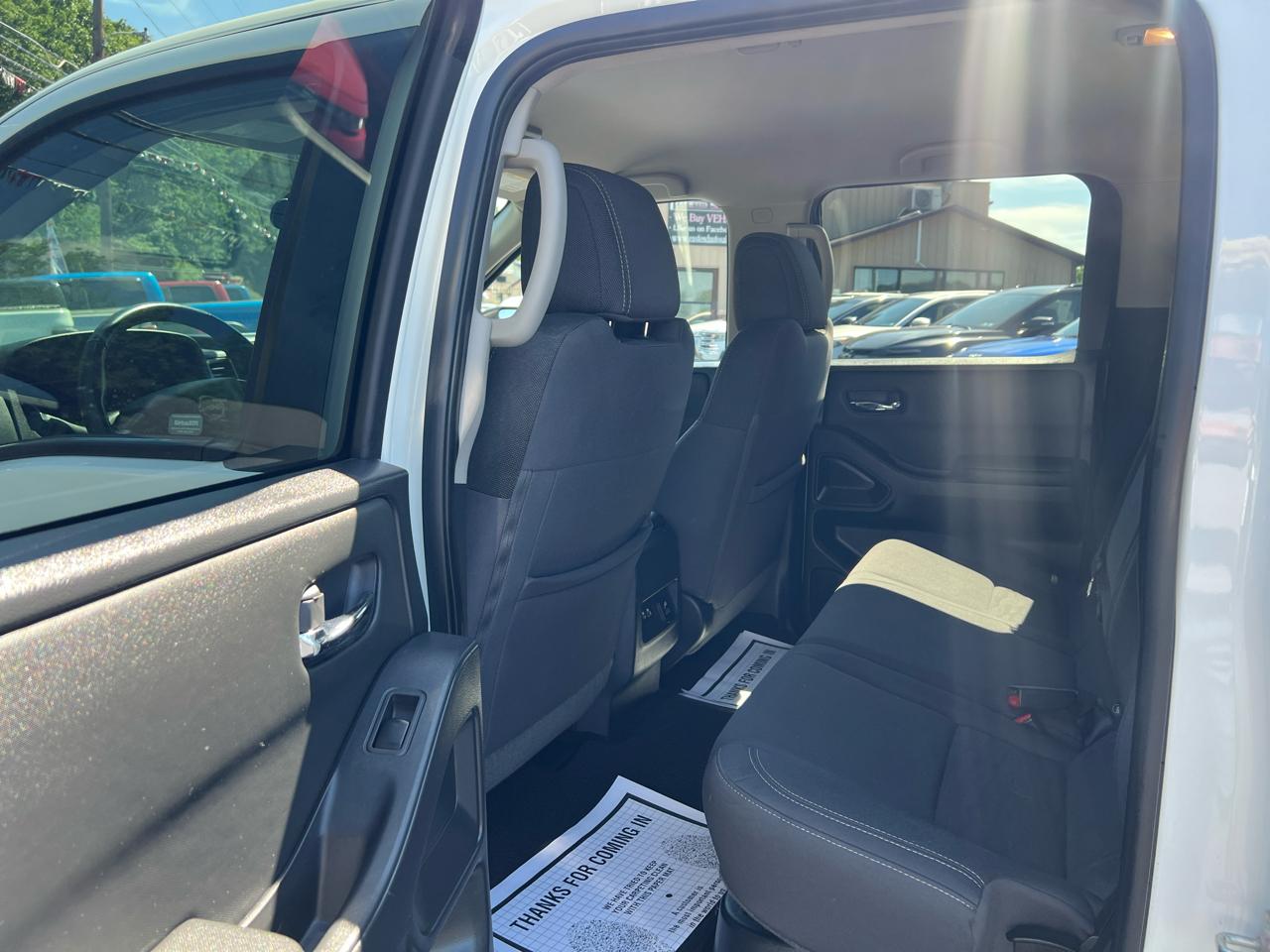 Nissan Frontier SV Crew Cab 4WD 2022
