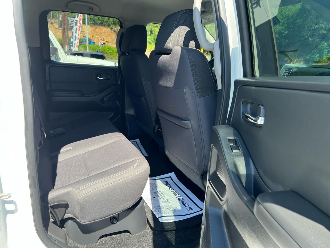 Nissan Frontier SV Crew Cab 4WD 2022