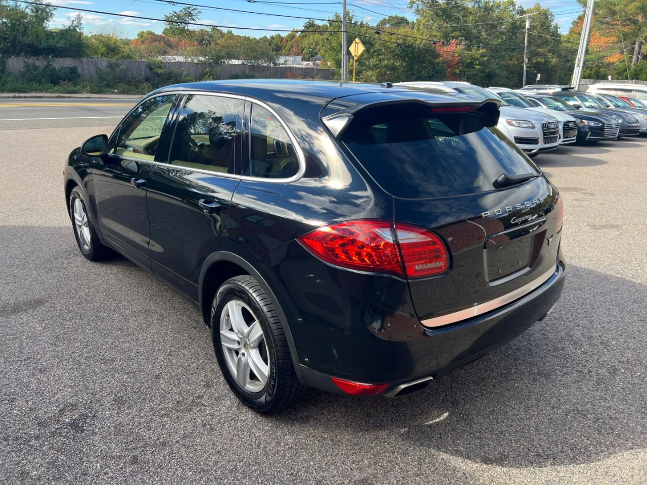 2011 Porsche Cayenne Base photo 3