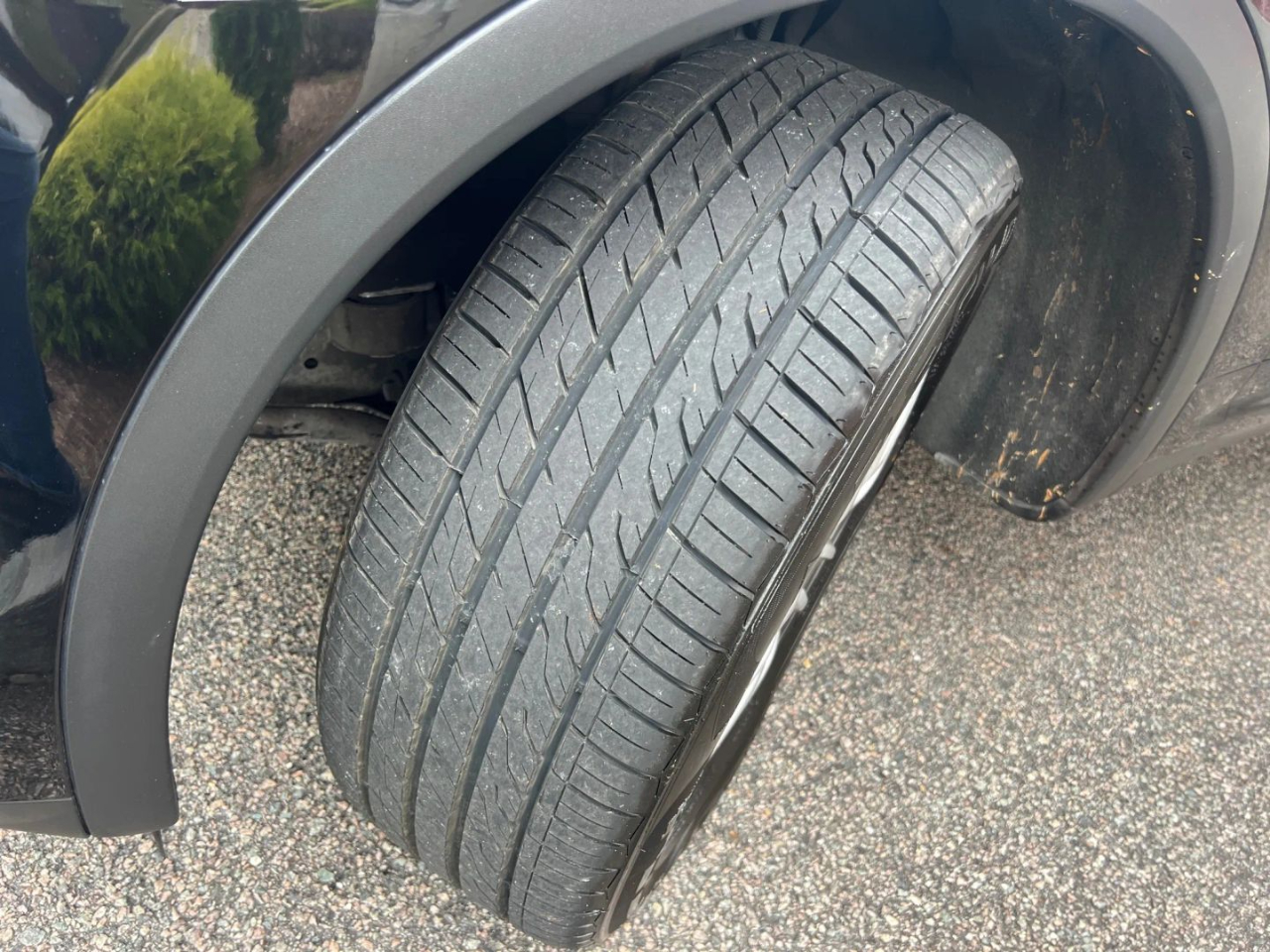 2011 Porsche Cayenne Base photo 2