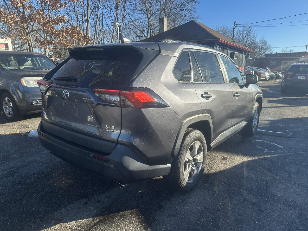 Toyota RAV4 XLE AWD (Natl) 2021