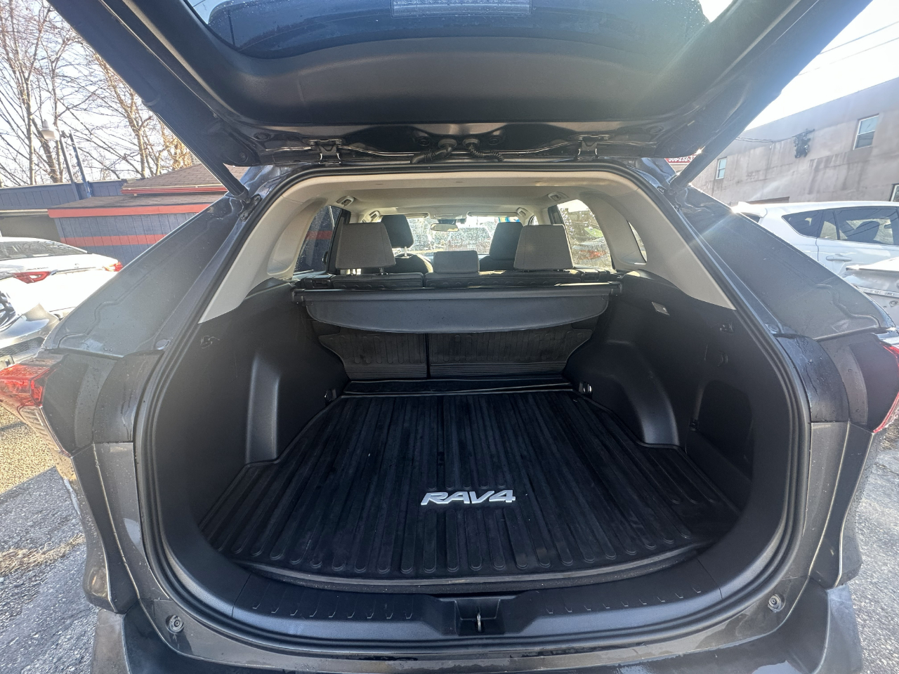 Toyota RAV4 XLE AWD (Natl) 2021