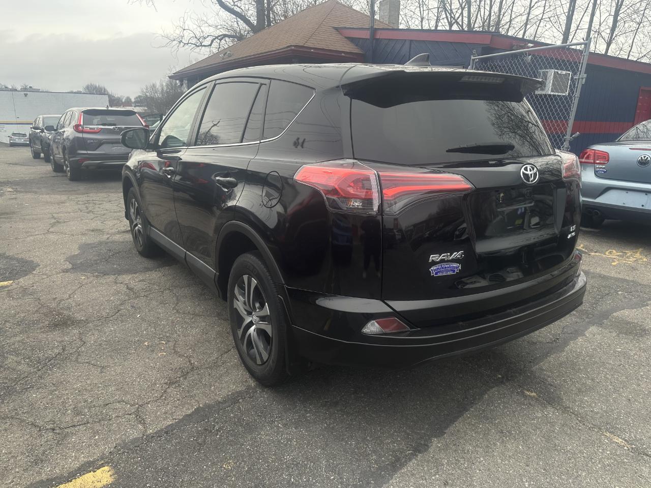Toyota RAV4 LE AWD (Natl) 2018
