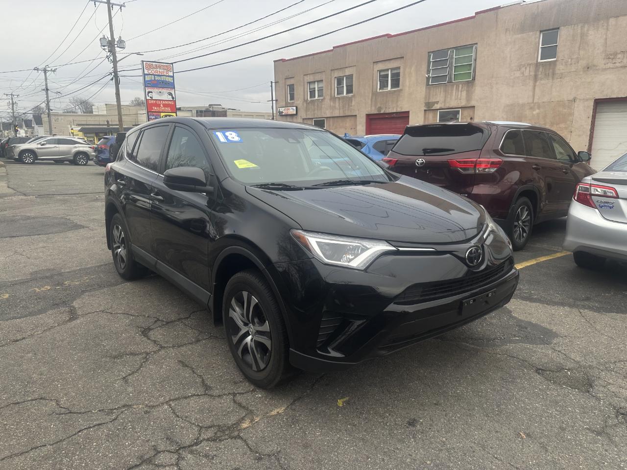 Toyota RAV4 LE AWD (Natl) 2018