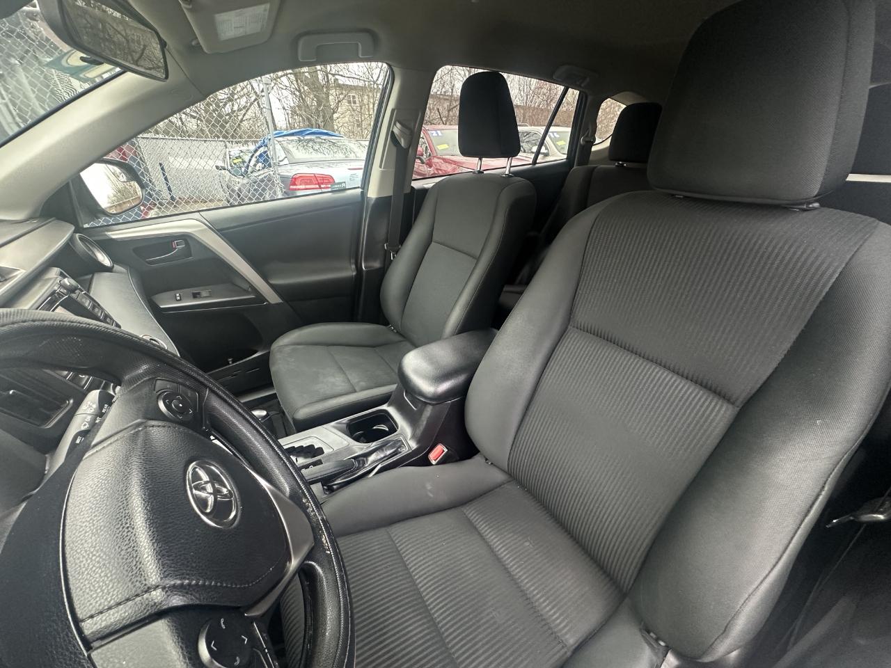 Toyota RAV4 LE AWD (Natl) 2018