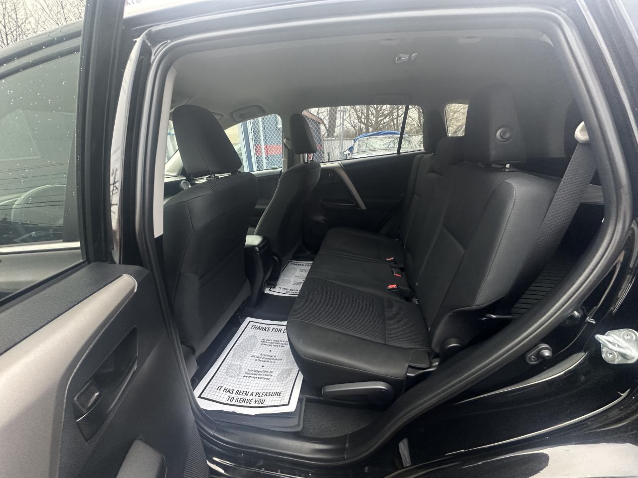 Toyota RAV4 LE AWD (Natl) 2018