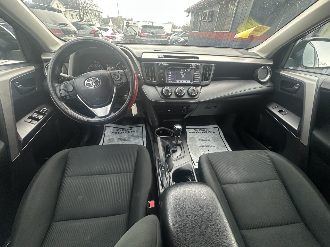 Toyota RAV4 LE AWD (Natl) 2018